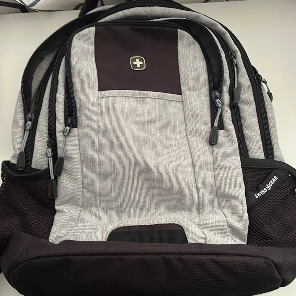 Swiss Gear Grey/Silver 18’’ Laptop Backpack